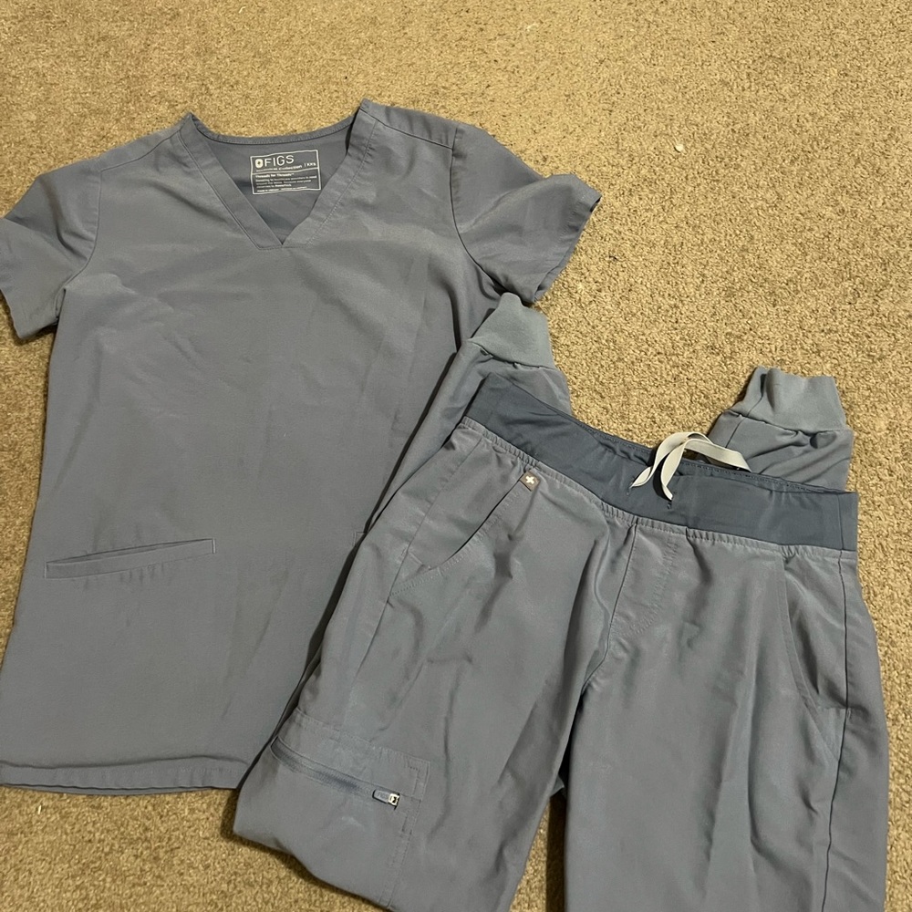 FIGS scrub set